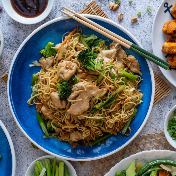 Easy & Delicious Chicken Chow Mein