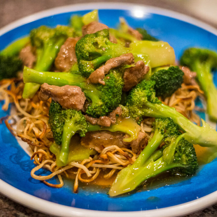 Crispy and Crunchy Chow Mein Noodles (With Beef and Broccoli)