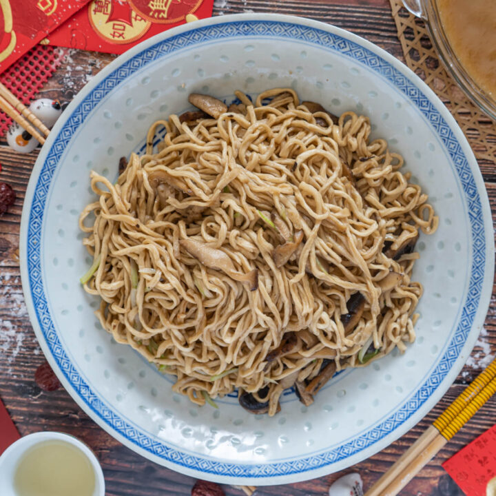 Quick & Easy Longevity Noodles (Yi Mein)